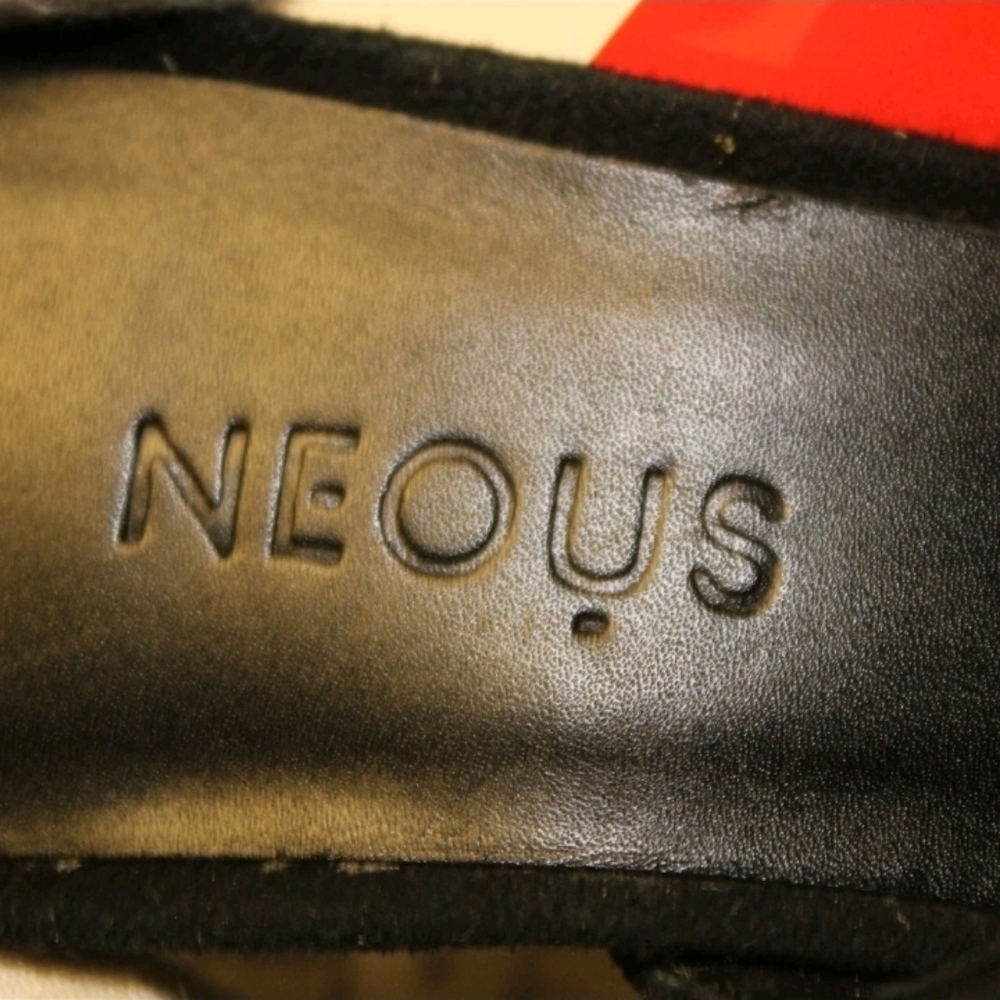 NEOUS GORGEOUS Italy Made Black Red Acetate Suede Mules Pumps Heels 38 8 - Picture 10 of 16